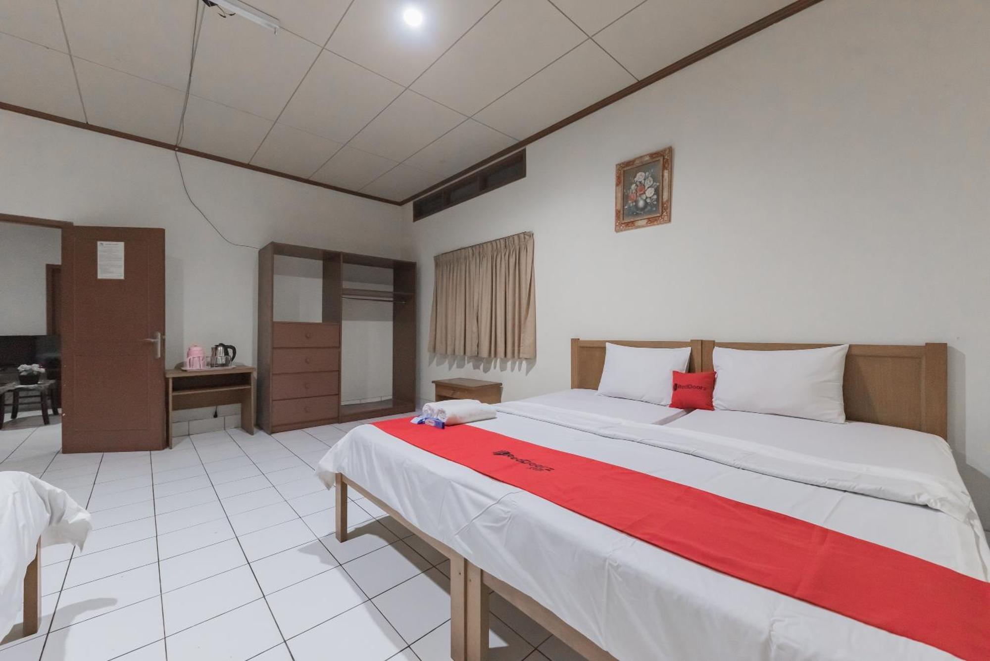 Reddoorz Plus At Hotel Griya Astoeti Bogor Exterior foto